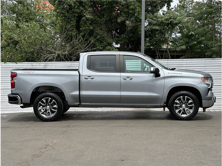 Used 2023 Chevrolet Silverado 1500 LT AWD/4WD image 9