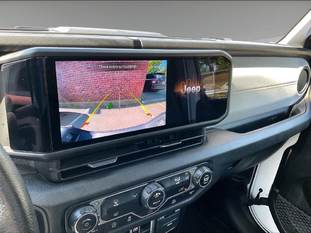 Used 2025 Jeep Gladiator Sport AWD/4WD image 19