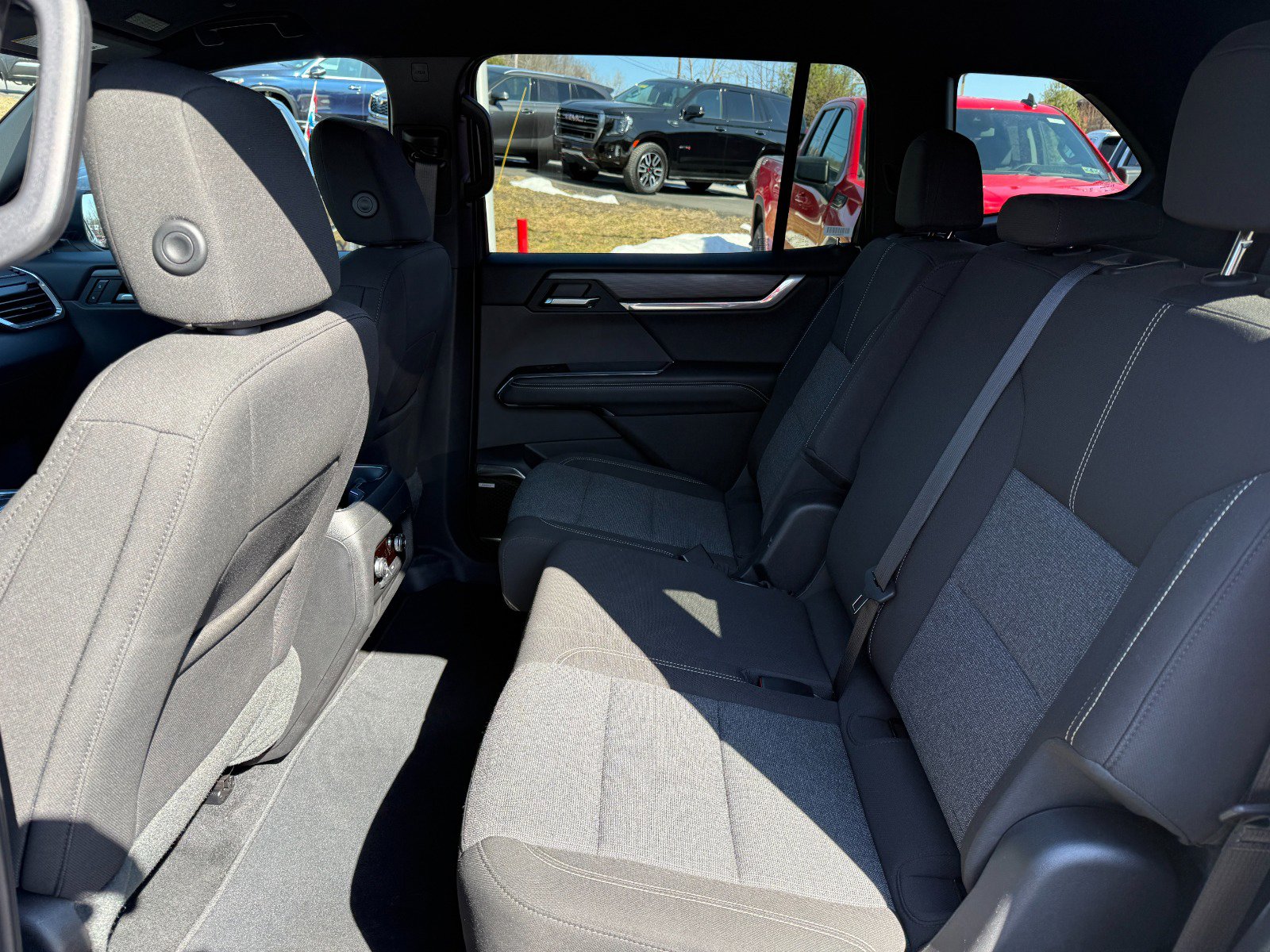 Used 2025 GMC Acadia Elevation image 15