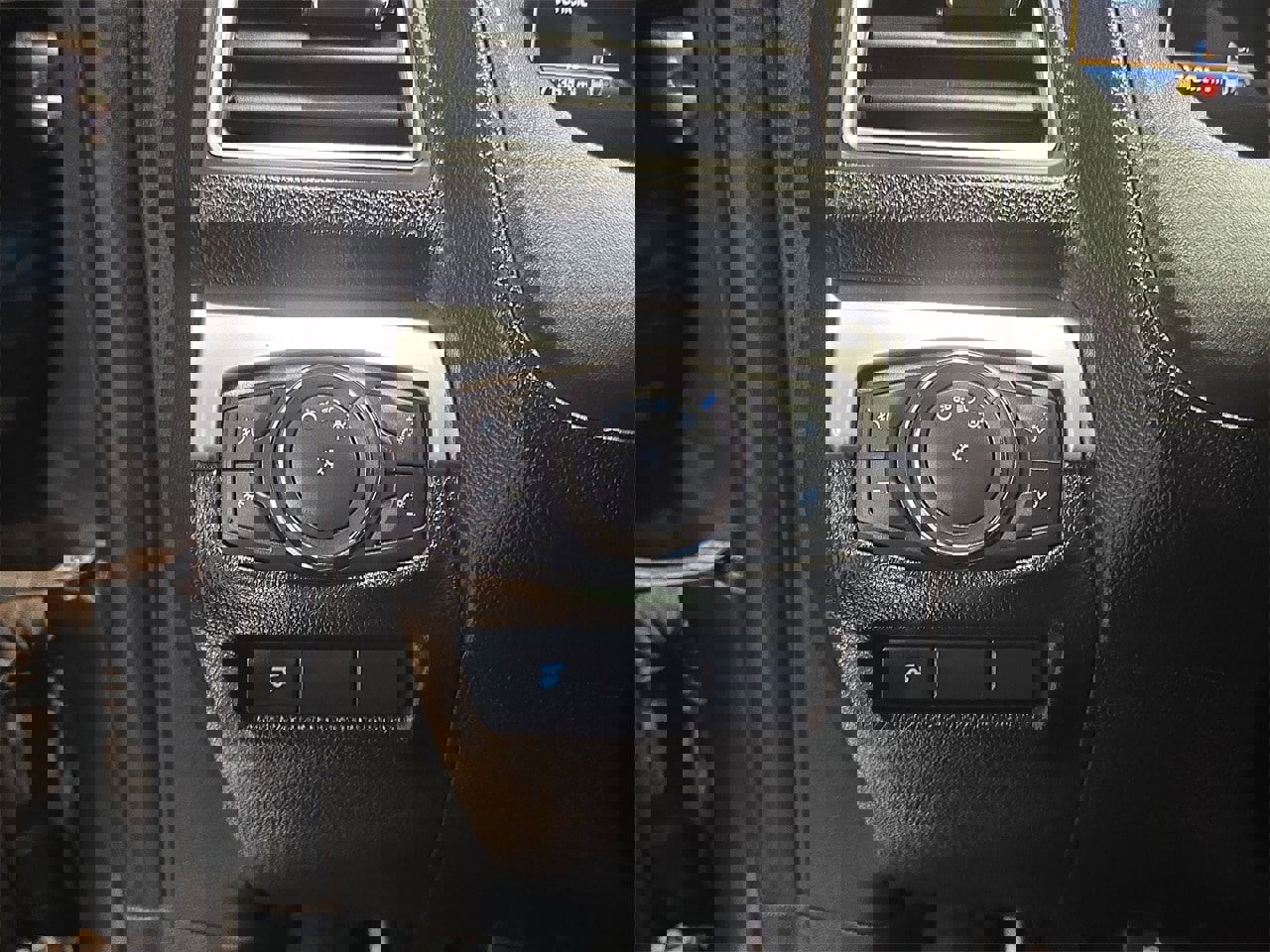 Used 2018 Ford Explorer Limited image 26