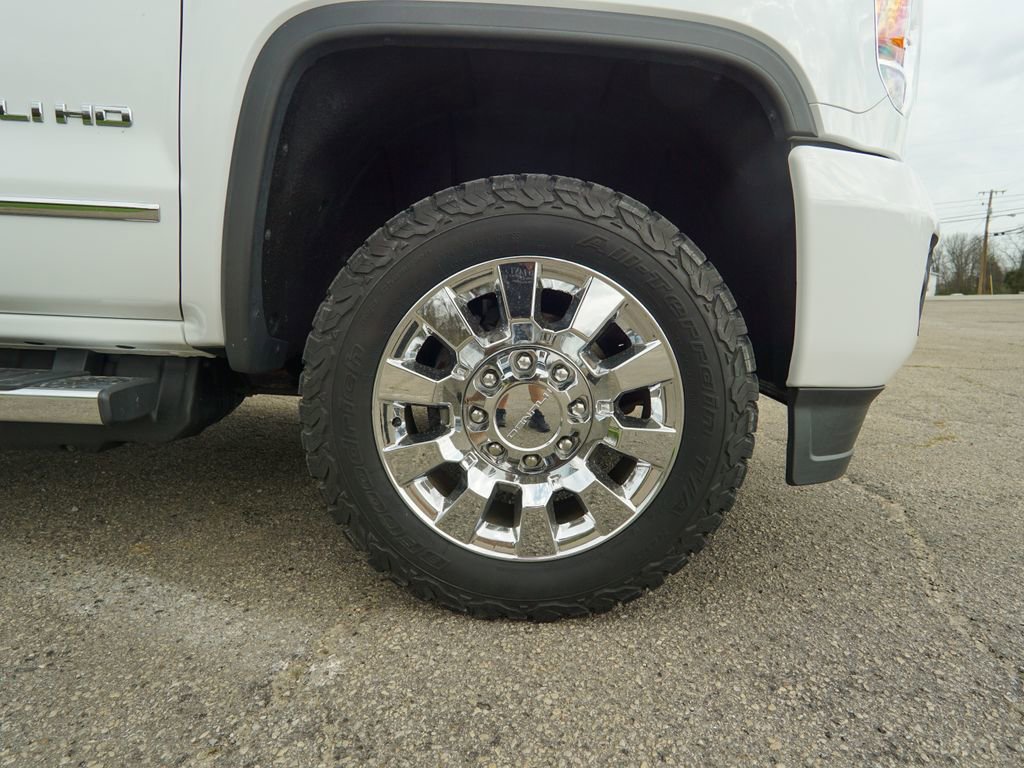Used 2017 GMC Sierra 2500 Denali w/ Duramax Plus Package AWD/4WD image 11