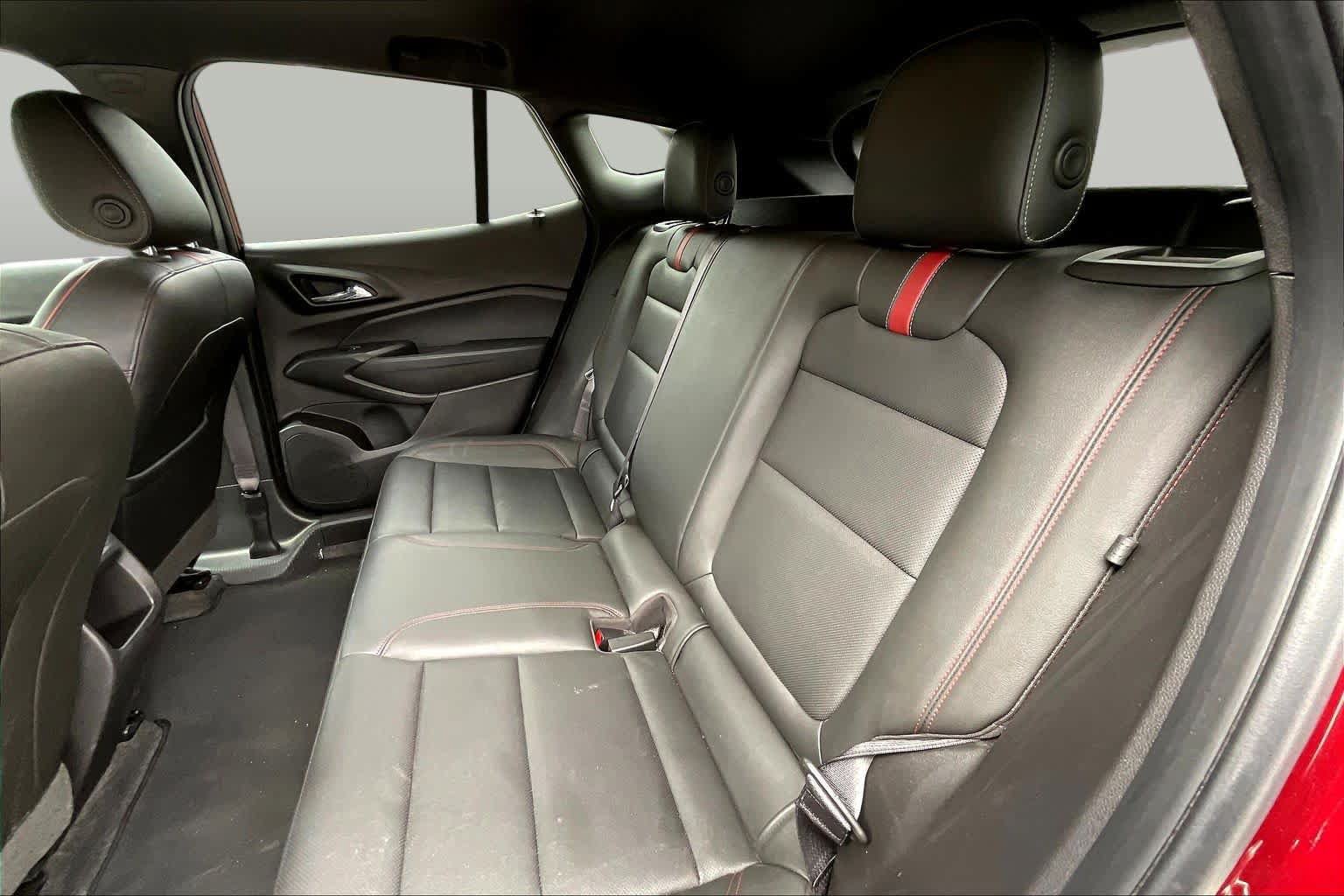 Used 2025 Chevrolet Trax RS w/ Sunroof Package FWD image 19