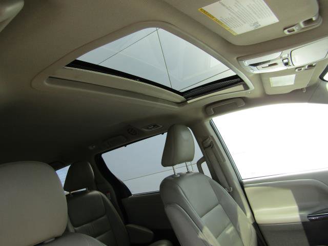 Used 2020 Toyota Sienna XLE image 3