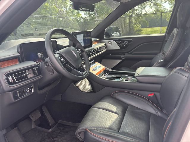 Certified 2025 Lincoln Aviator Black Label w/ Jet Appearance Package AWD/4WD image 13