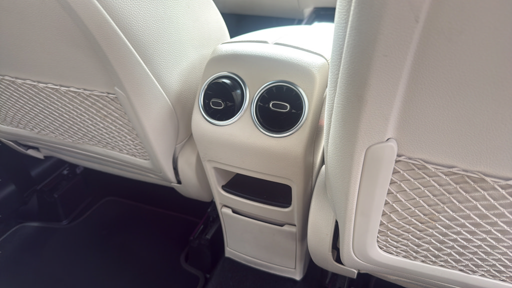 Used 2021 Mercedes-Benz GLB 250 w/ Premium Package image 21