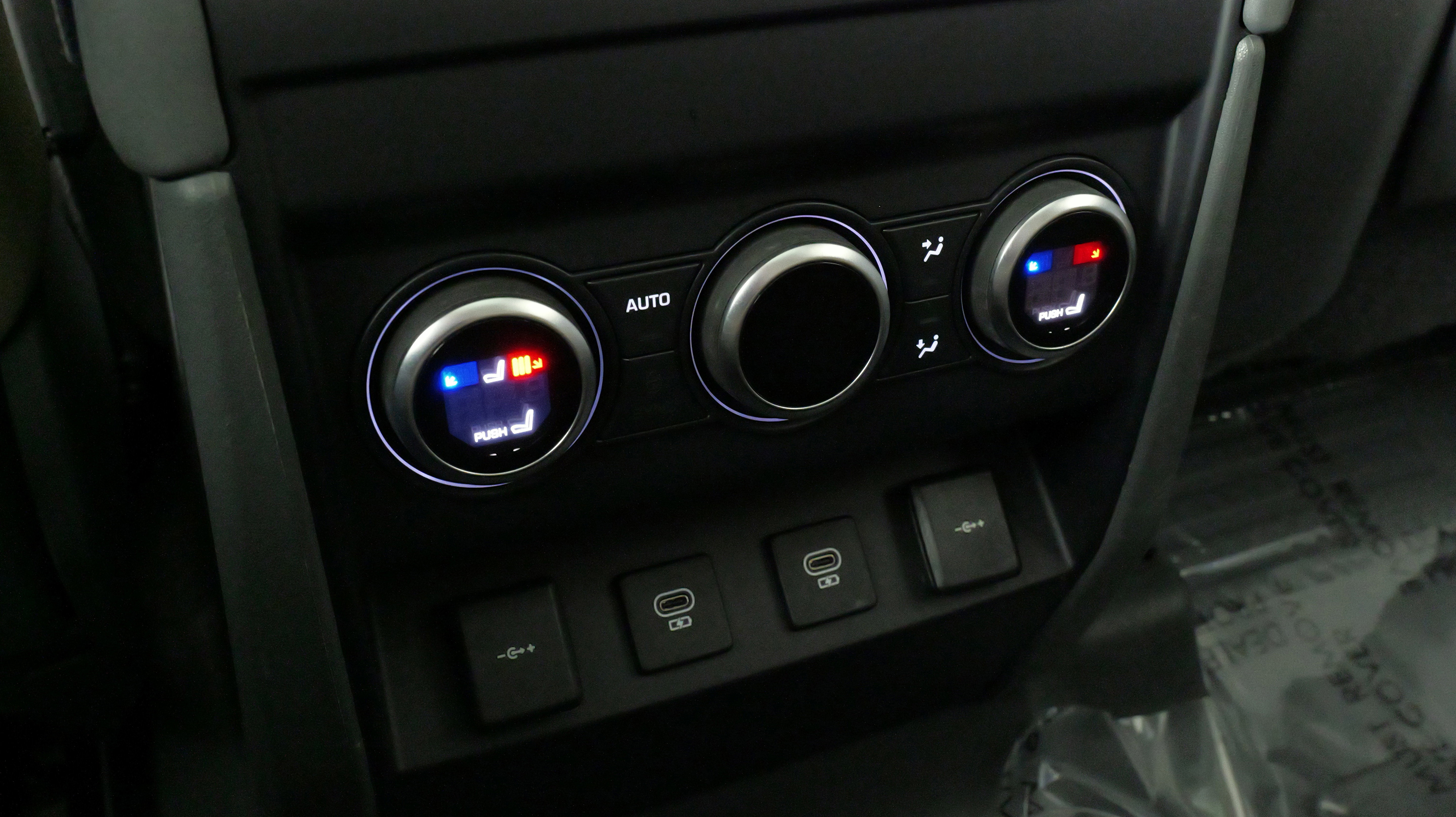 Used 2022 Land Rover Defender 110 SE image 38