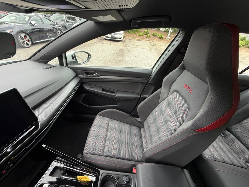 New 2026 Volkswagen Golf SE FWD image 28