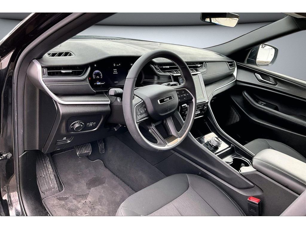 Certified 2025 Jeep Grand Cherokee L Laredo w/ Luxury Tech Group I image 15