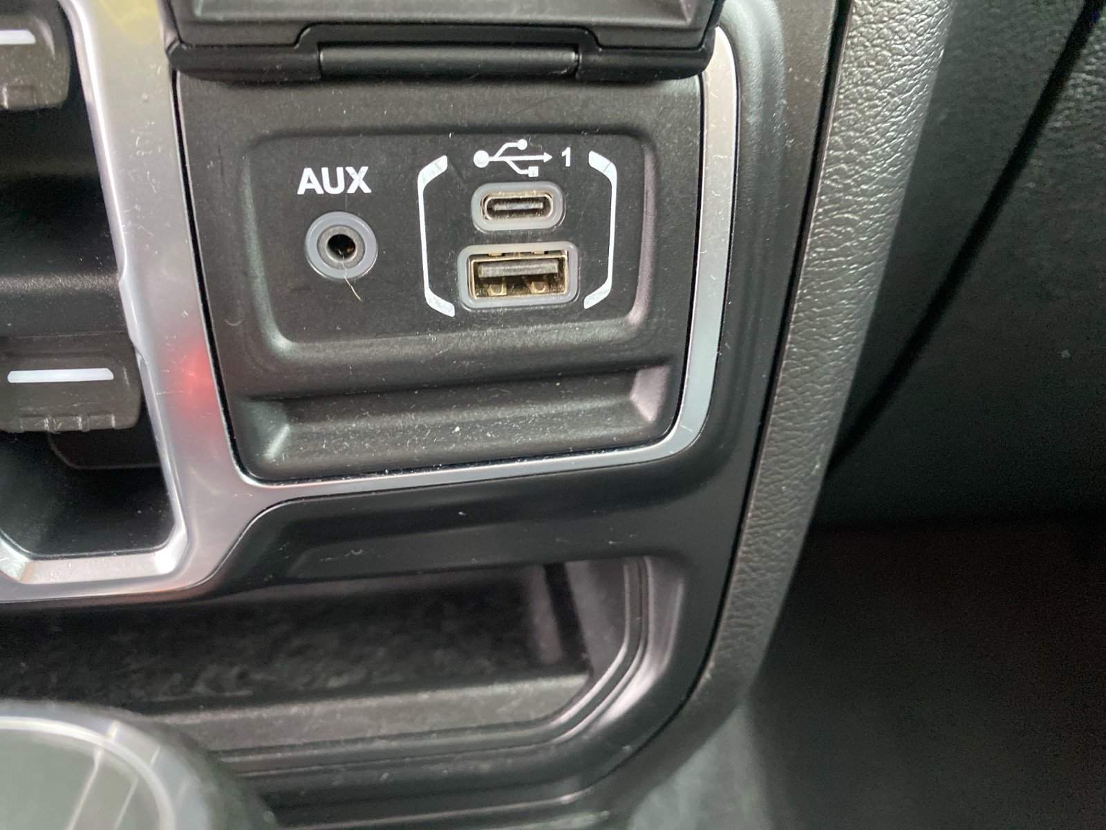 Used 2020 Jeep Wrangler Unlimited Sahara w/ Cold Weather Group image 13