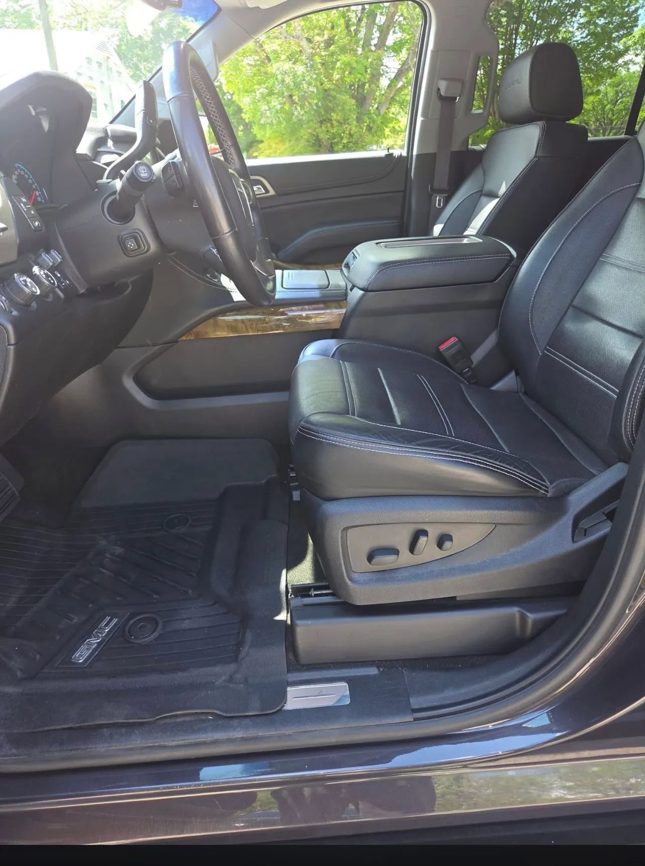 Used 2017 GMC Yukon Denali w/ Open Road Package image 9