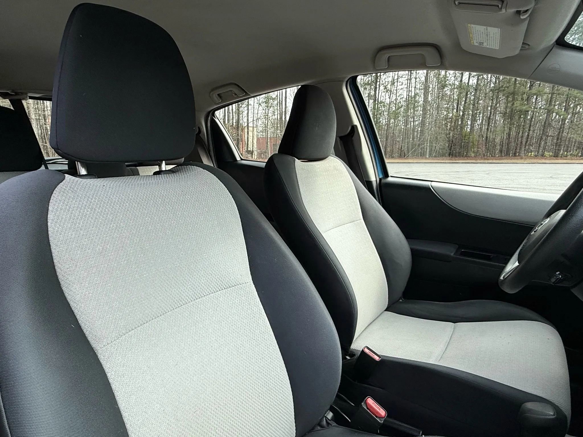 Used 2013 Toyota Yaris LE image 23