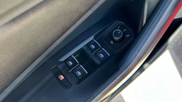 Used 2023 Volkswagen Jetta SE image 63