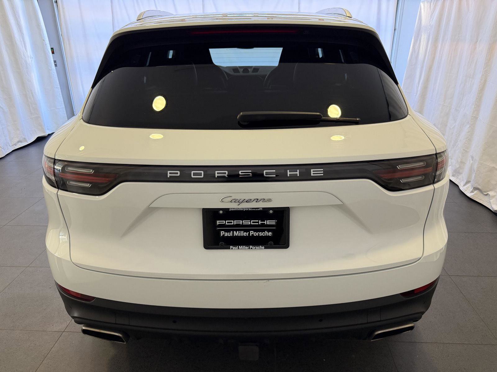 Certified 2023 Porsche Cayenne Platinum Edition image 8