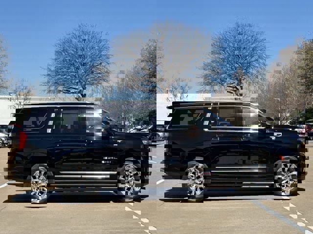 Used 2024 GMC Yukon XL Denali image 3