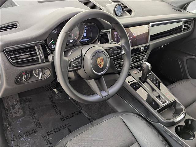 Used 2025 Porsche Macan AWD/4WD image 4
