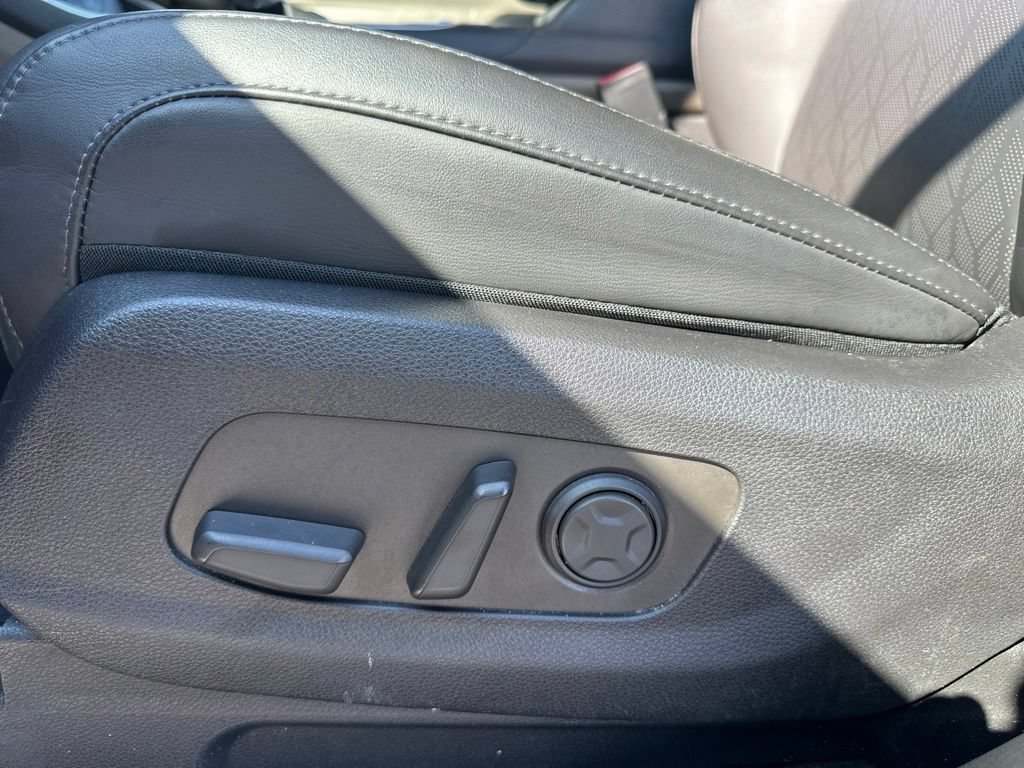 Used 2025 Kia Carnival FWD image 14