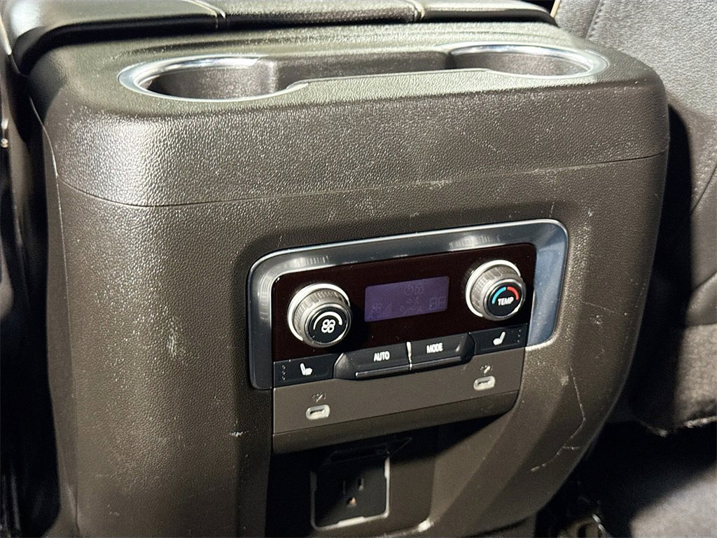 Used 2023 Chevrolet Suburban Premier image 26