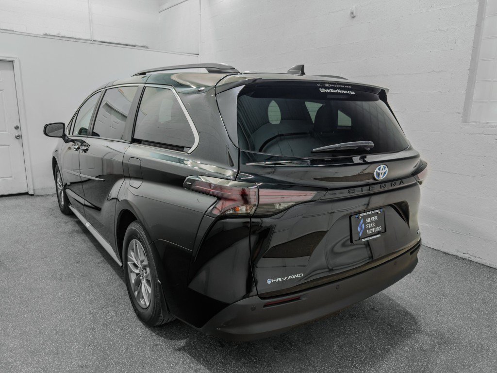 Used 2025 Toyota Sienna XLE AWD/4WD image 6