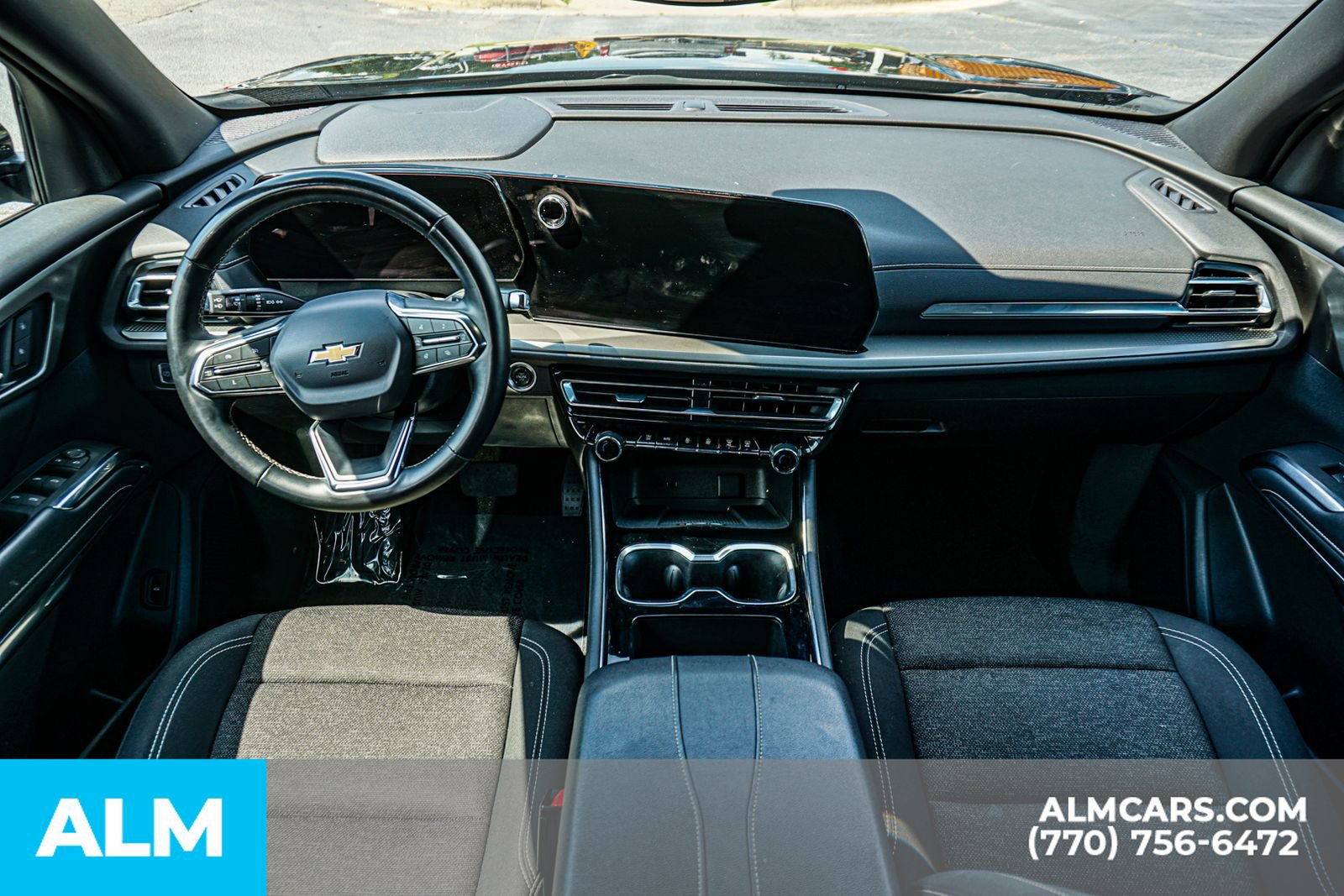 Used 2025 Chevrolet Traverse LT FWD image 29