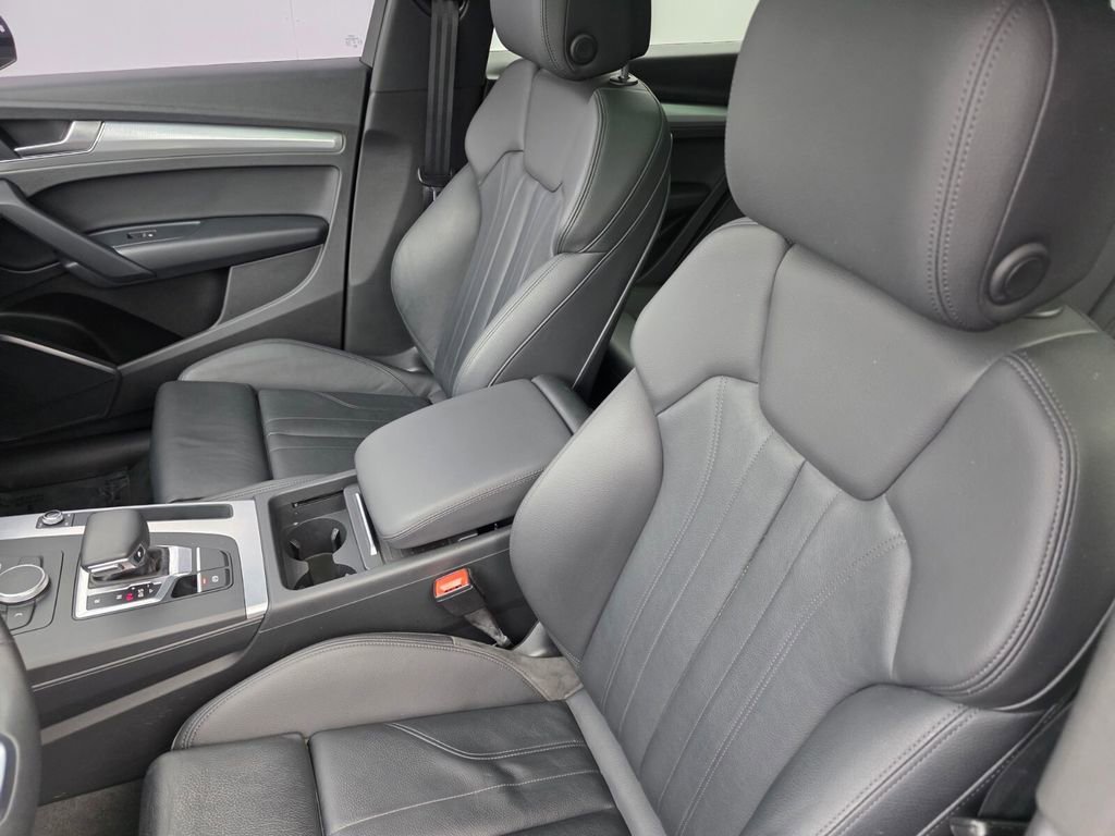 Used 2020 Audi Q5 2.0T Premium w/ Titanium Sport Package AWD/4WD image 11