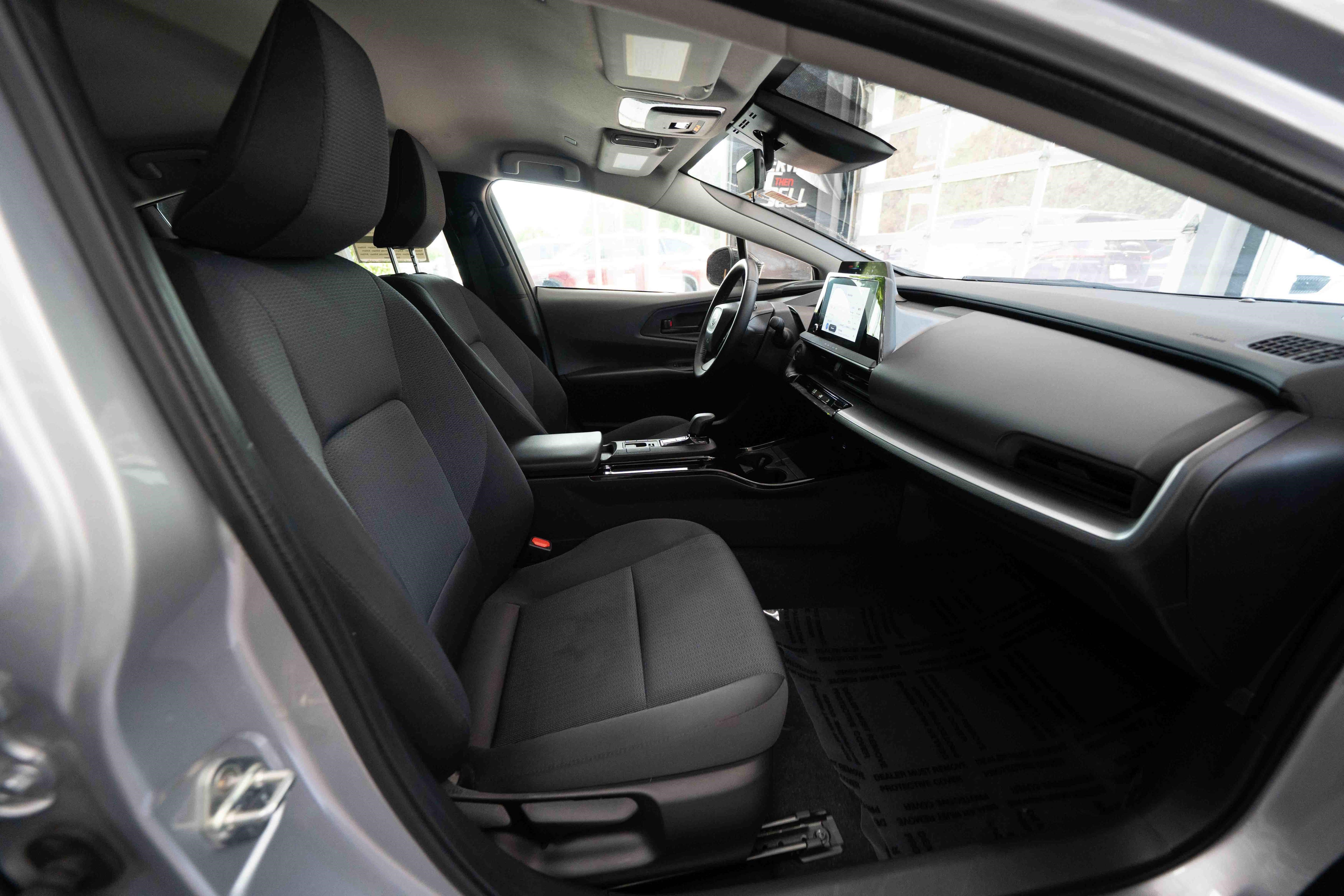 Used 2025 Toyota Prius LE FWD image 26