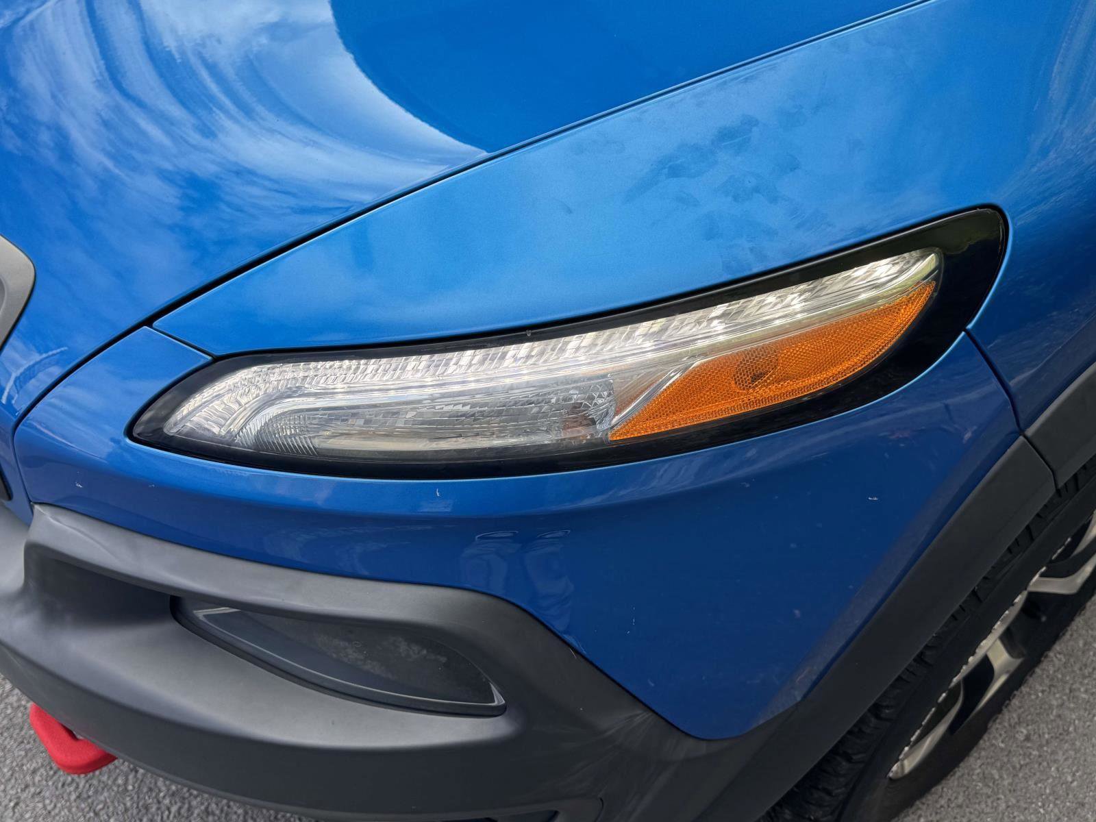 Used 2017 Jeep Cherokee Trailhawk image 8