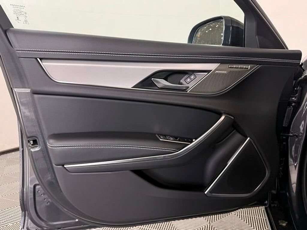 New 2024 Jaguar XF R-Dynamic SE AWD/4WD image 25
