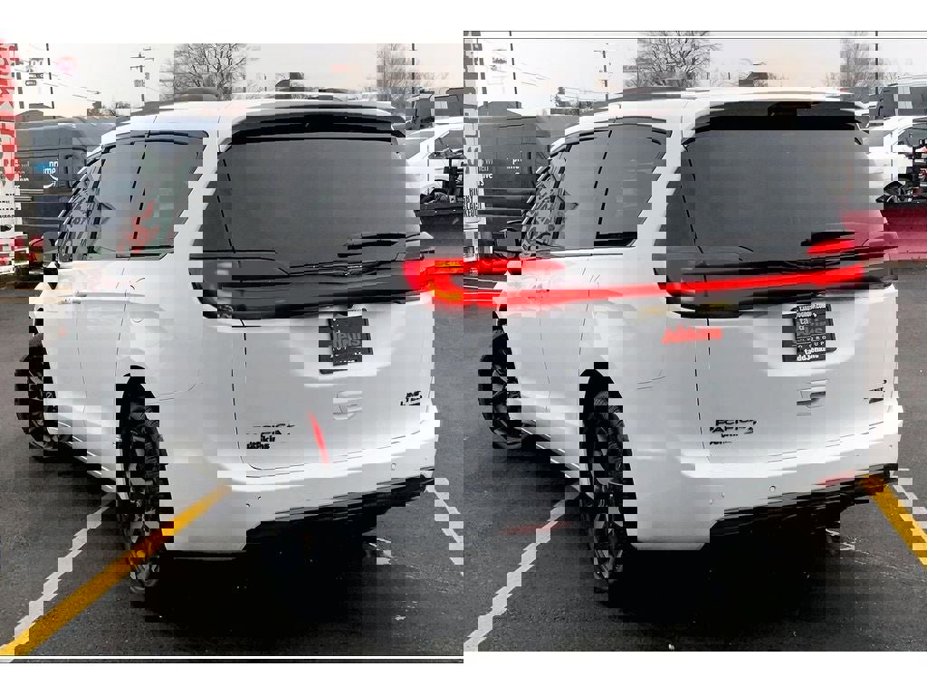 New 2026 Chrysler Pacifica Limited image 3