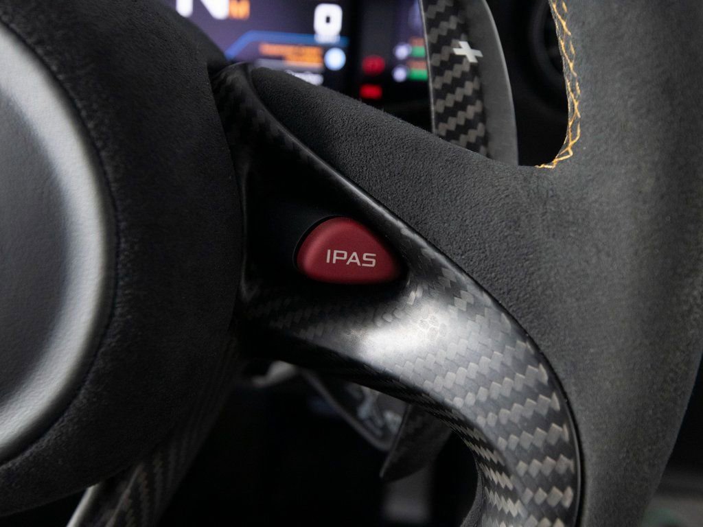 Used 2015 McLaren P1 image 33