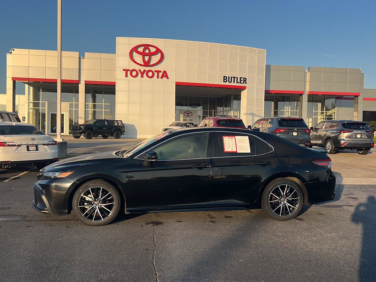 Certified 2023 Toyota Camry SE FWD image 3