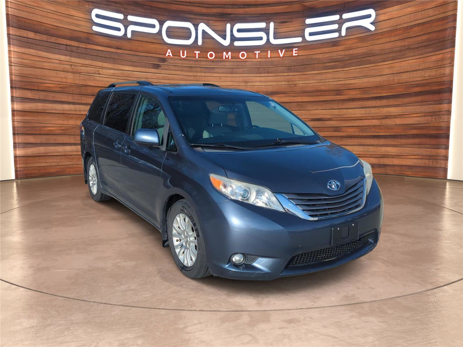 Used 2016 Toyota Sienna XLE Premium w/ Outdoor Package image 7