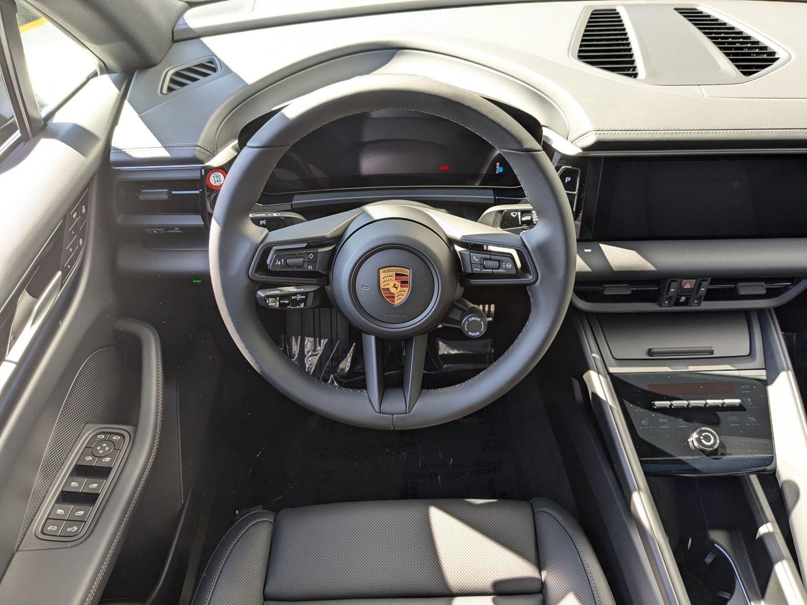 New 2024 Porsche Macan 4 Electric image 15