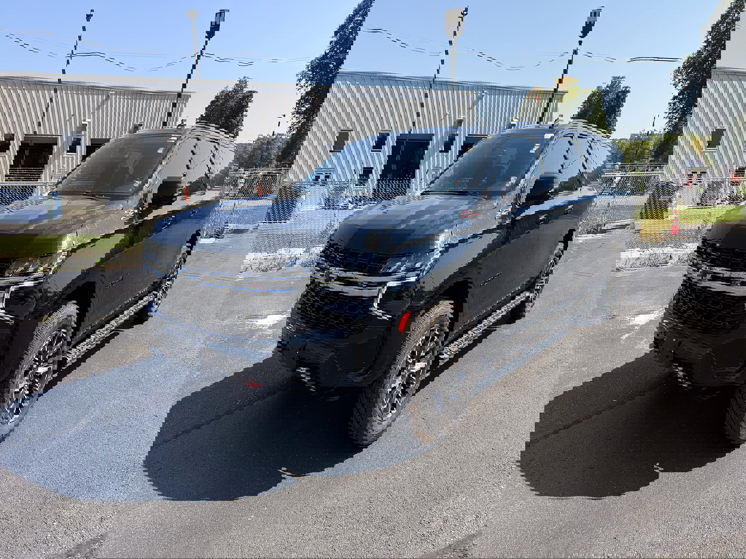 Used 2021 Chevrolet Suburban Z71 w/ Luxury Package image 5