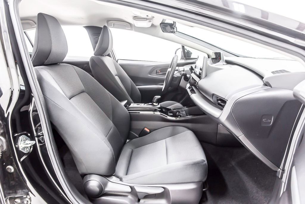 Used 2023 Toyota Prius LE image 32