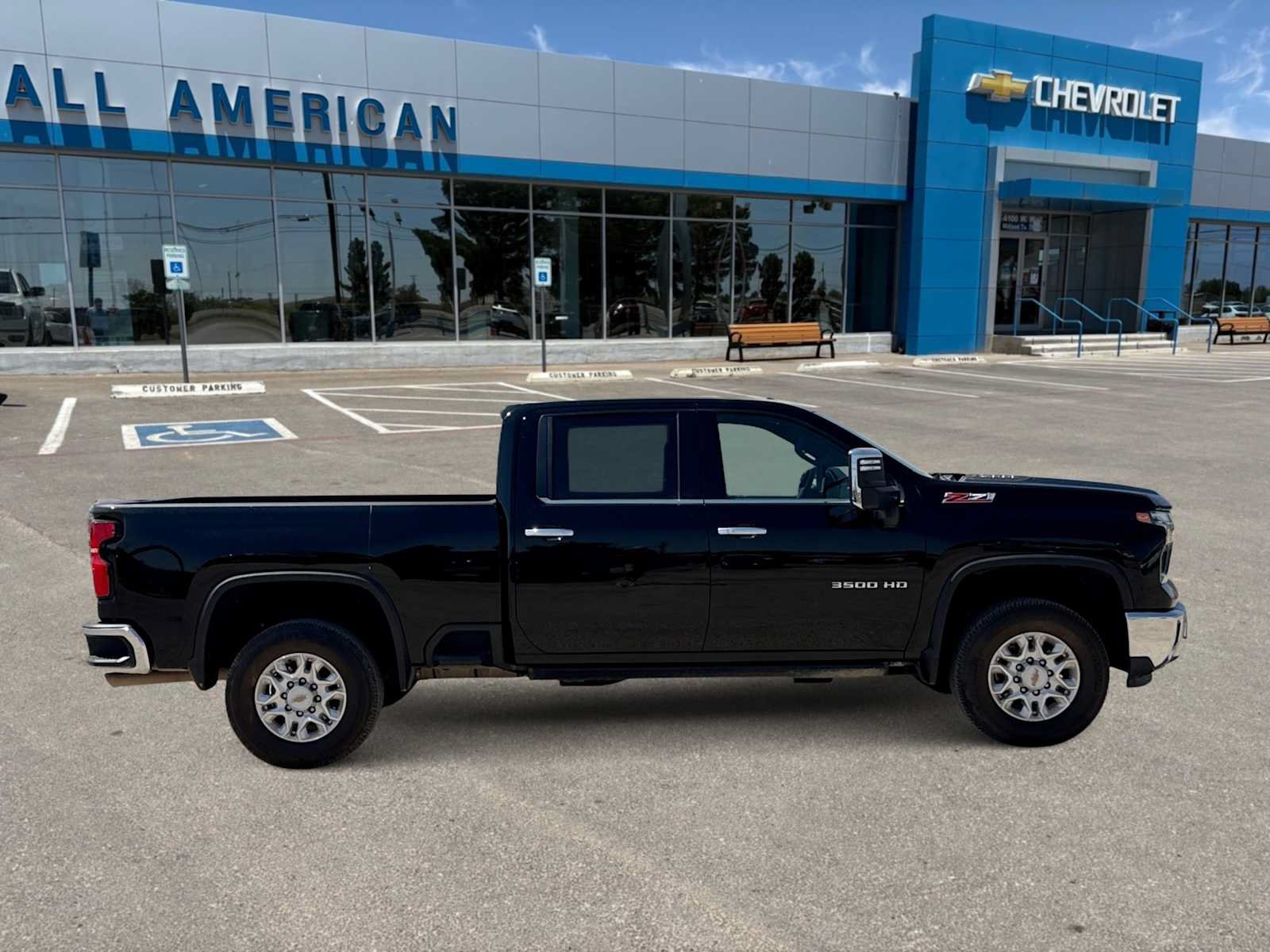 Used 2024 Chevrolet Silverado 3500 LTZ w/ LTZ Convenience Package AWD/4WD image 9