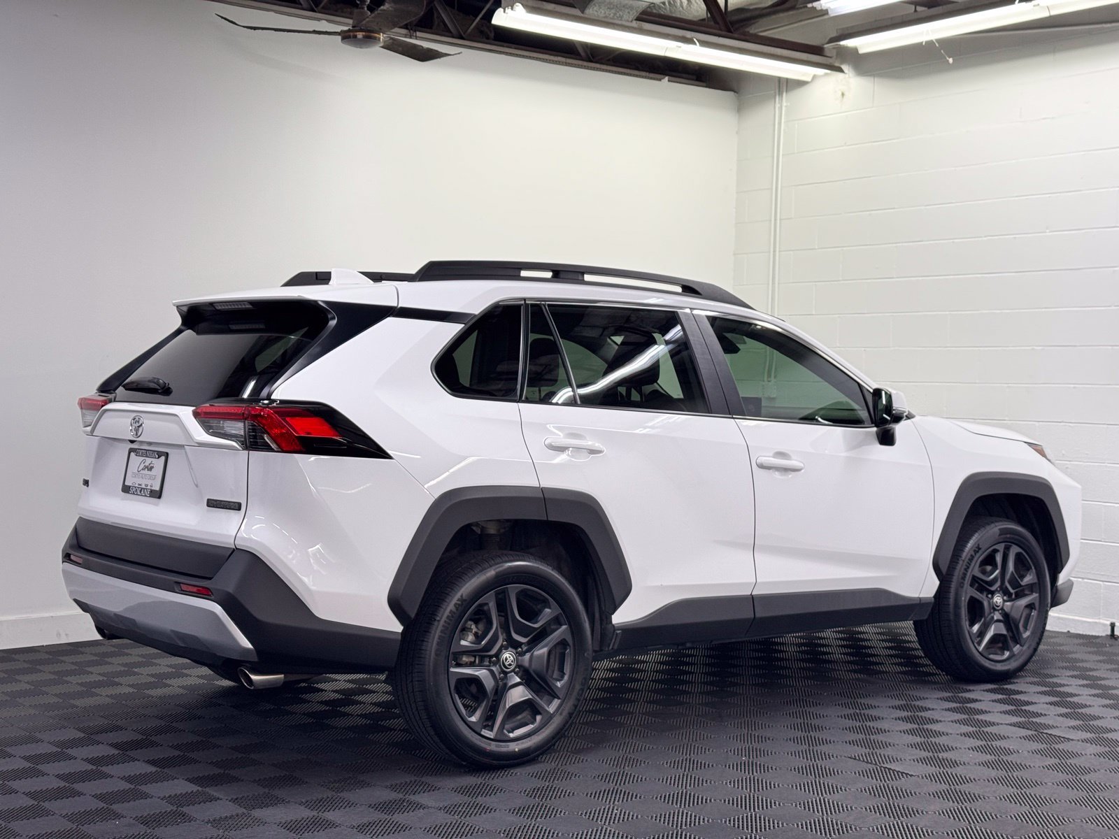 Used 2022 Toyota RAV4 Adventure AWD/4WD image 2
