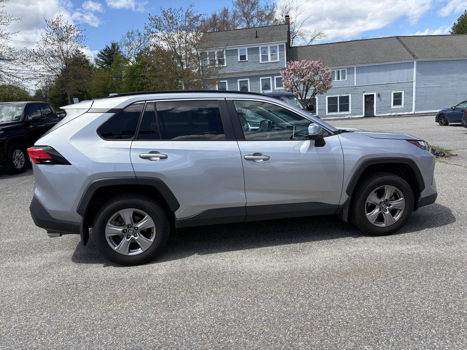 Used 2025 Toyota RAV4 XLE AWD/4WD image 8