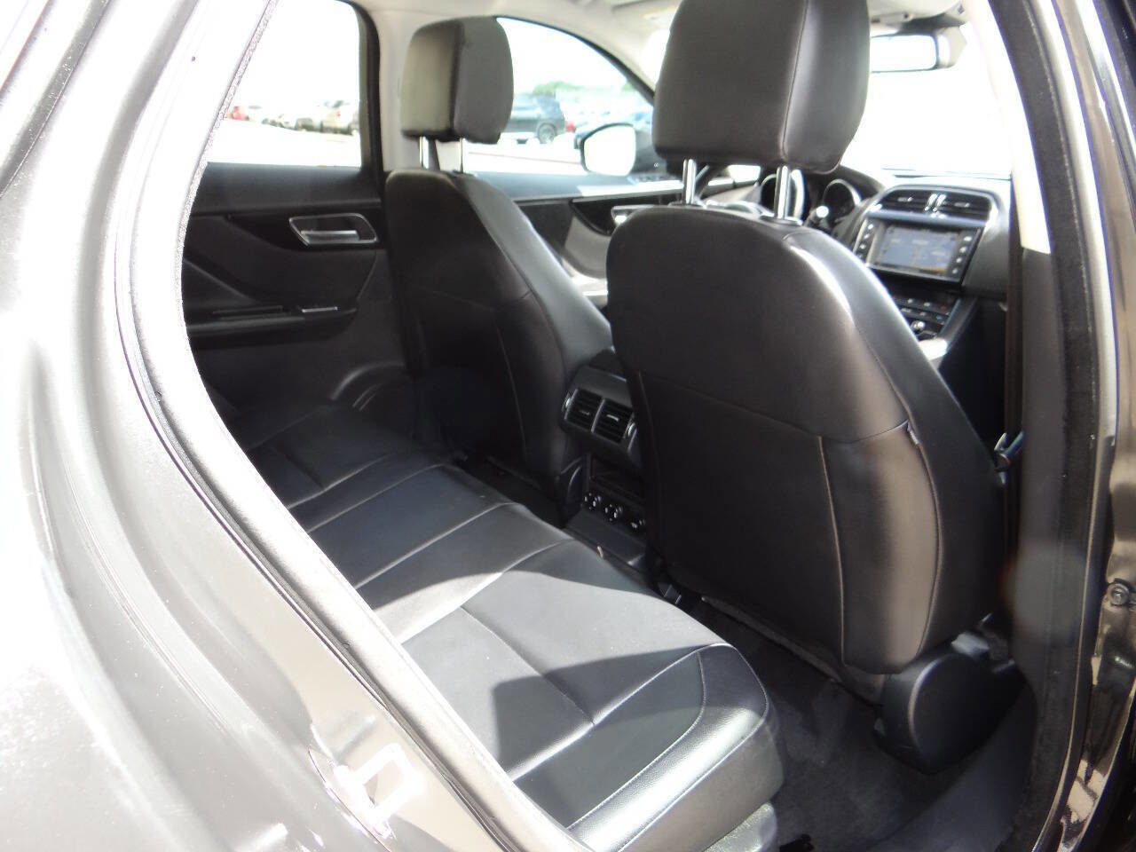 Used 2017 Jaguar F-PACE Premium AWD/4WD image 27