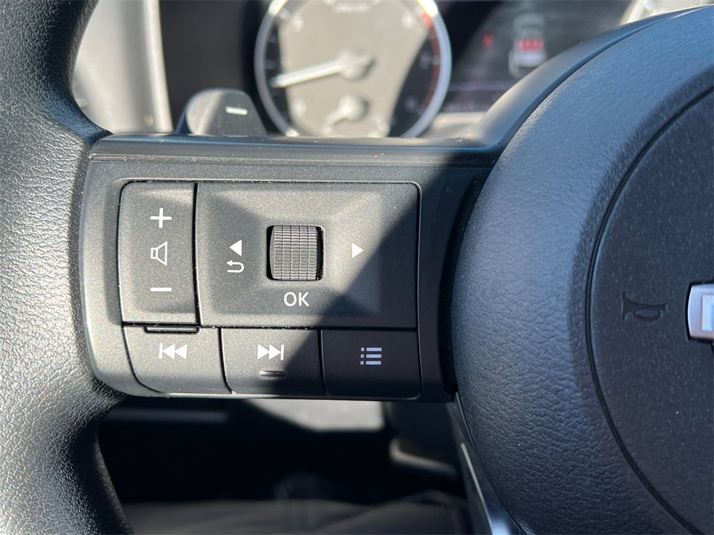 Used 2023 Nissan Rogue S image 15