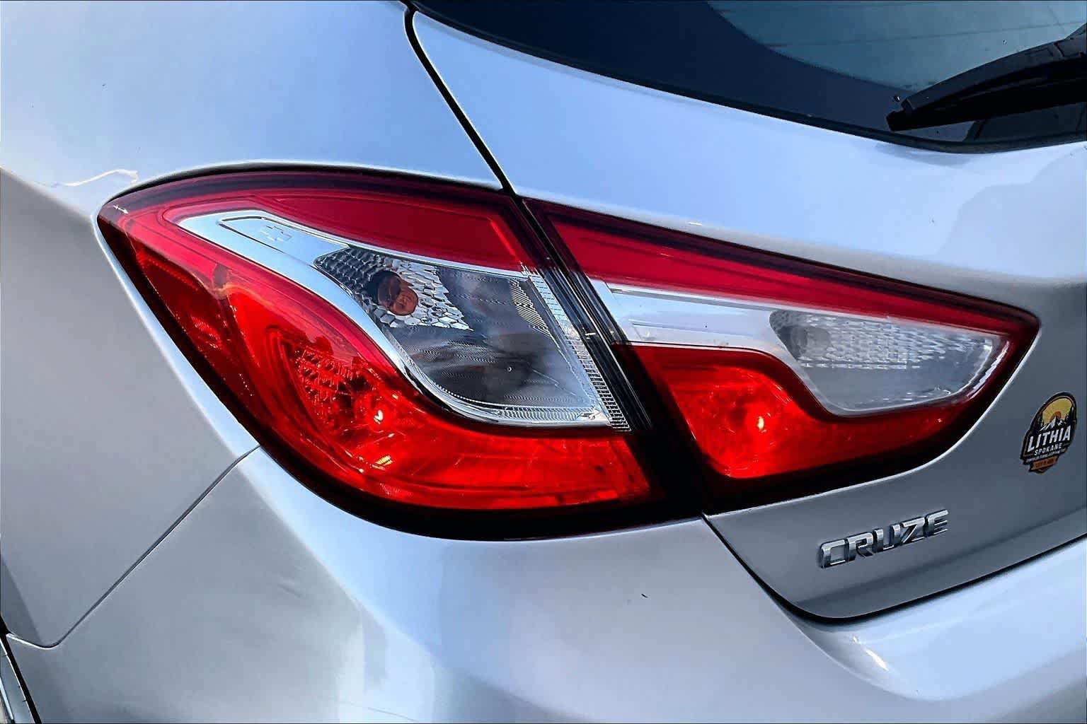 Used 2018 Chevrolet Cruze LT FWD image 32