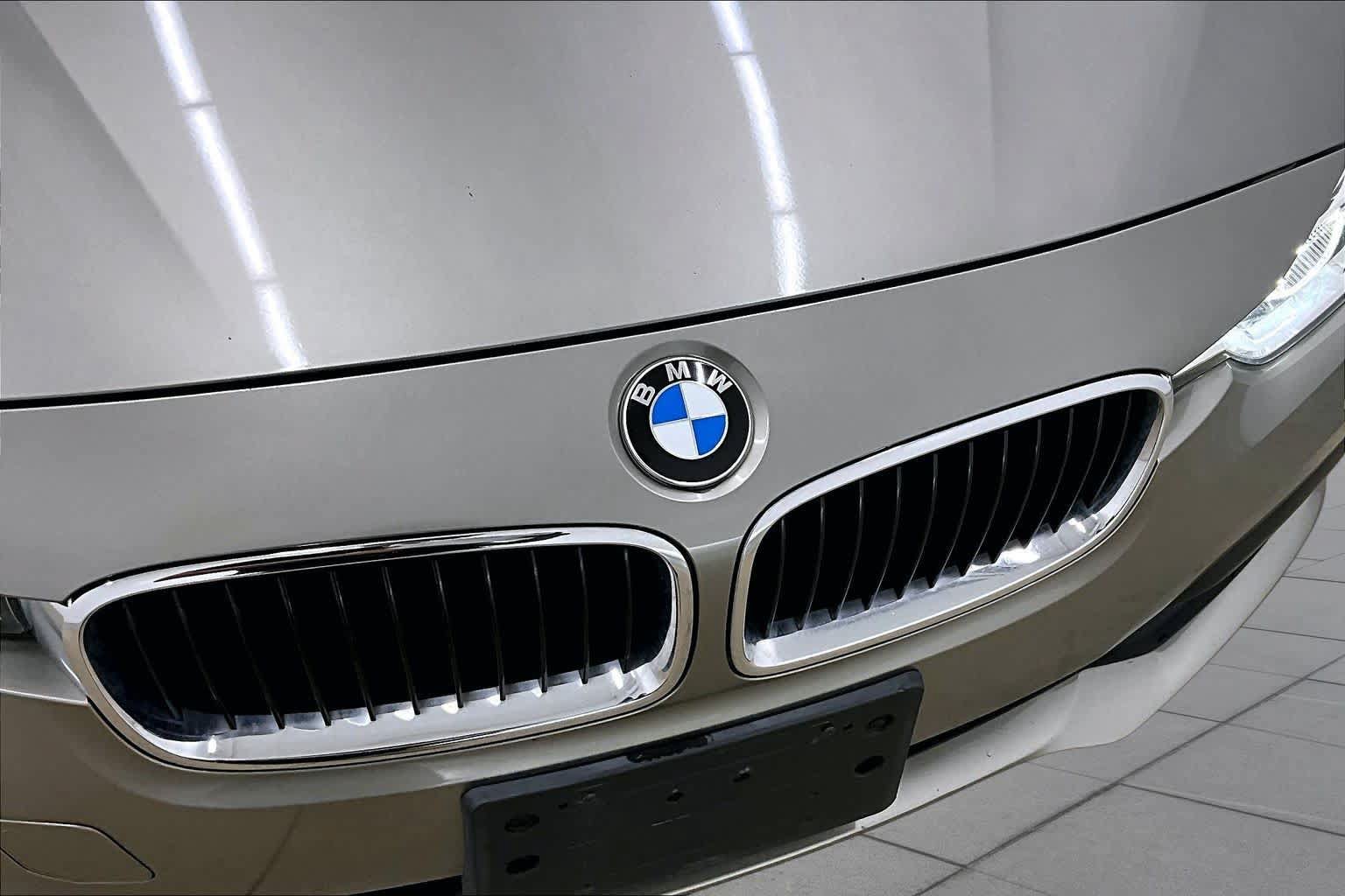 Used 2018 BMW 320i Sedan RWD image 29