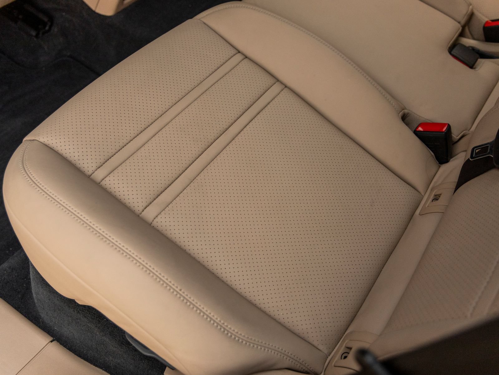 Certified 2023 Porsche Cayenne AWD/4WD image 35