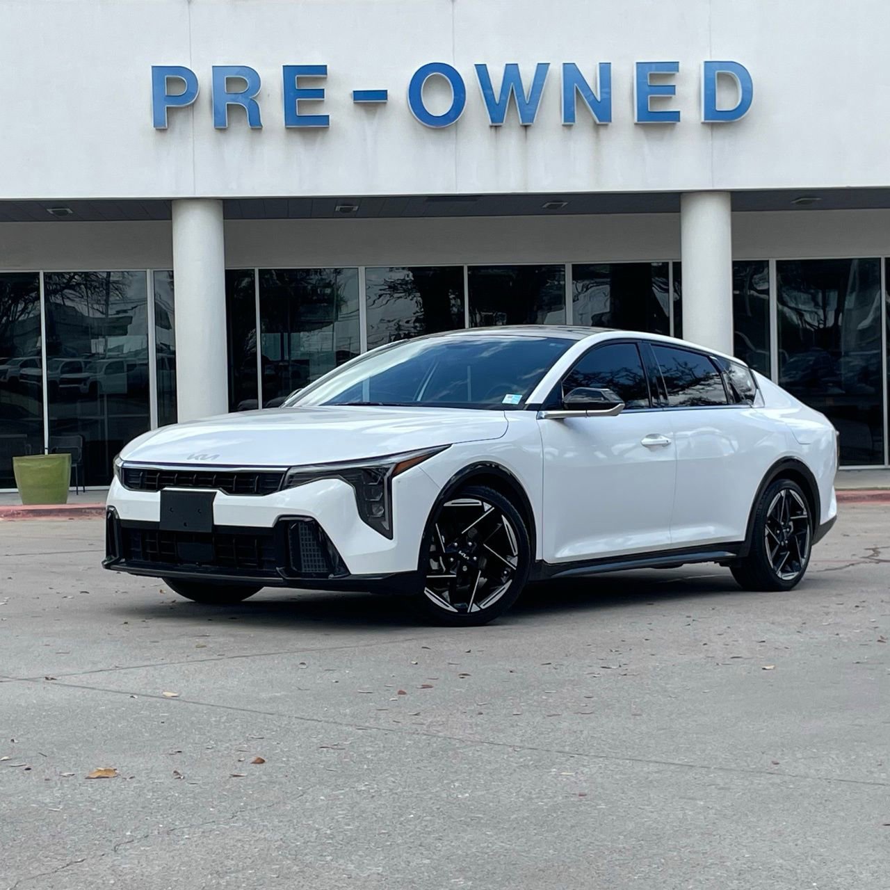 Used 2025 Kia K4 GT-Line w/ GT-Line Premium Package image 2