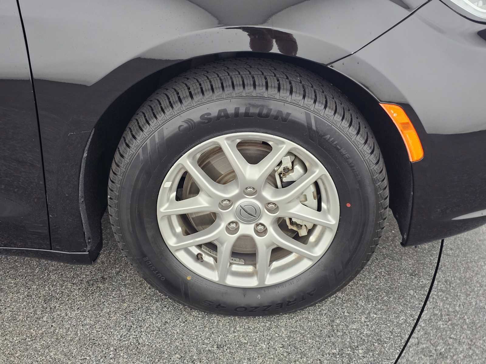Used 2024 Chrysler Pacifica Touring-L image 9