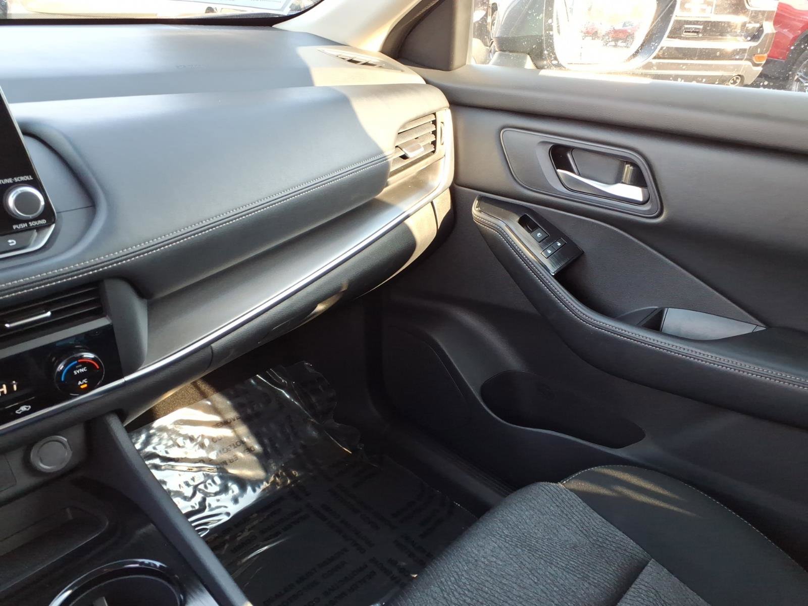 Used 2025 Nissan Rogue SV image 22