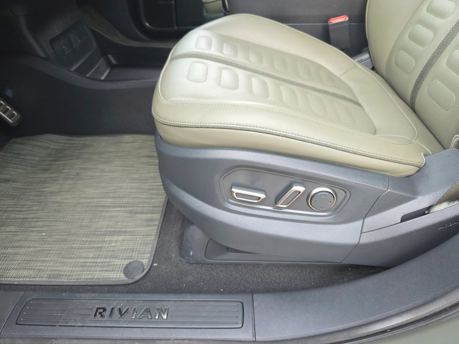 Used 2023 Rivian R1S Launch Edition Quad AWD/4WD image 26