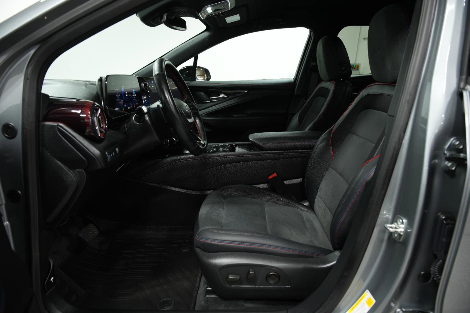 Used 2025 Chevrolet Blazer EV RS AWD/4WD image 29