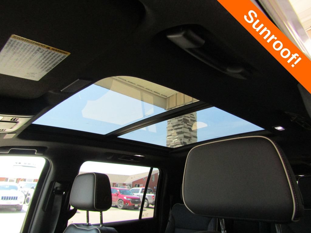 Used 2025 GMC Yukon XL Elevation AWD/4WD image 9