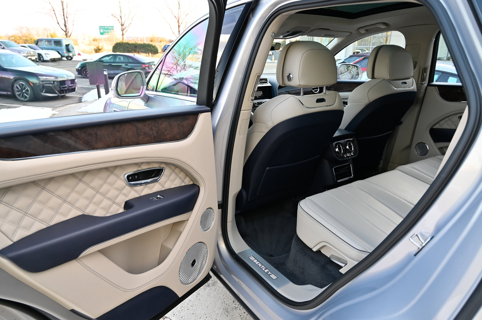 Used 2022 Bentley Bentayga image 35