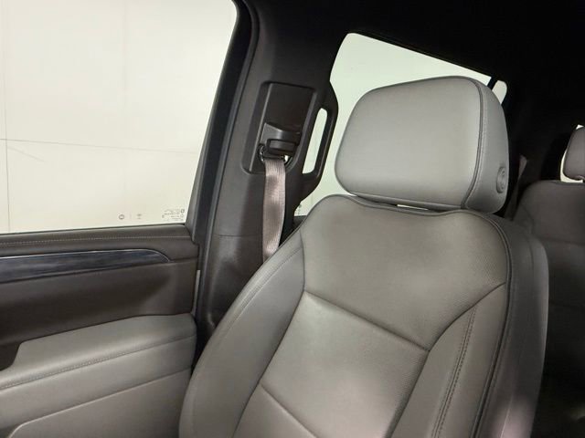 Used 2023 GMC Yukon XL SLT image 13